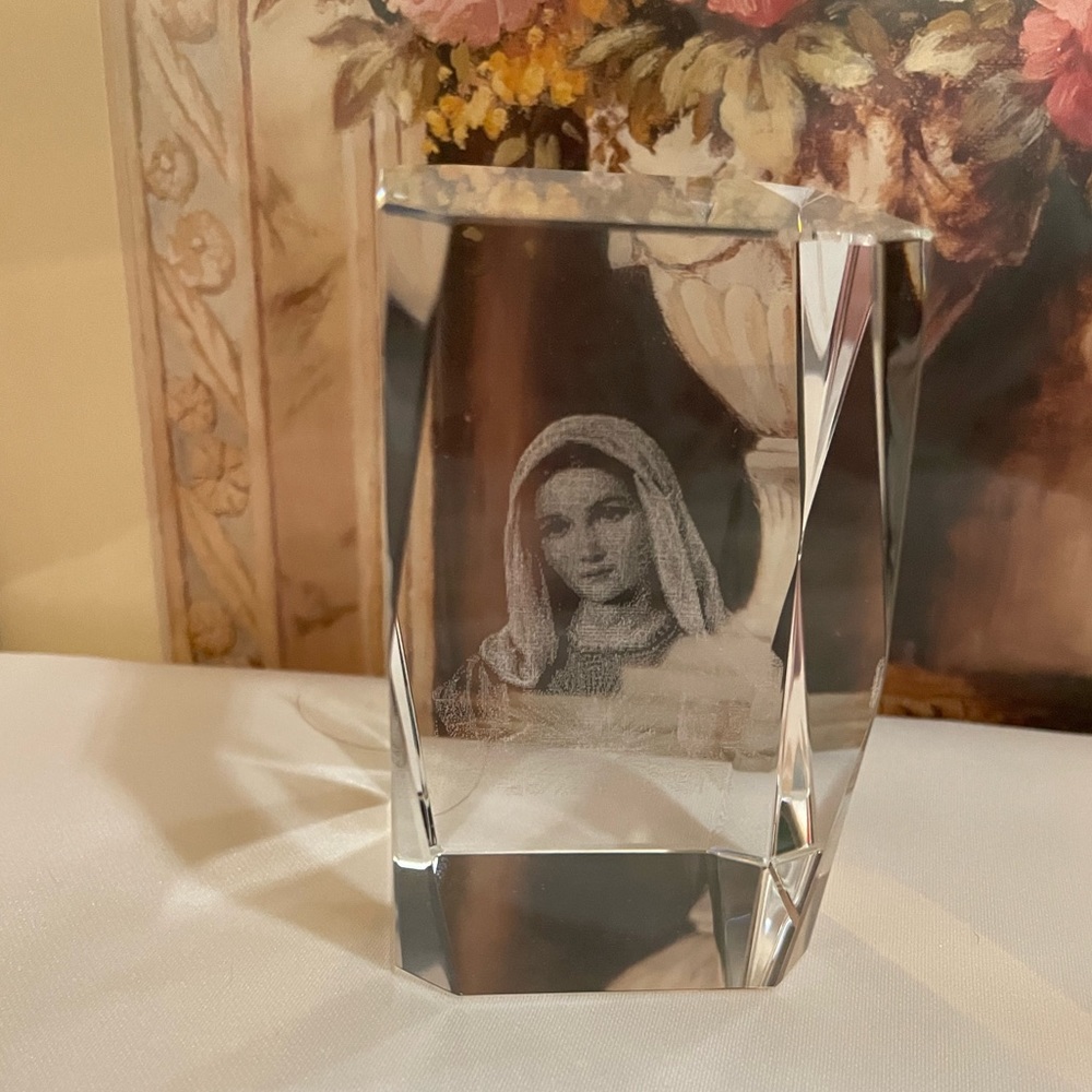 VIRGIN MARY 3D Crystal Decoration
